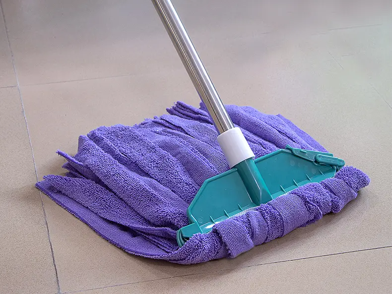 What materials are used for household cleaning mop cloths?